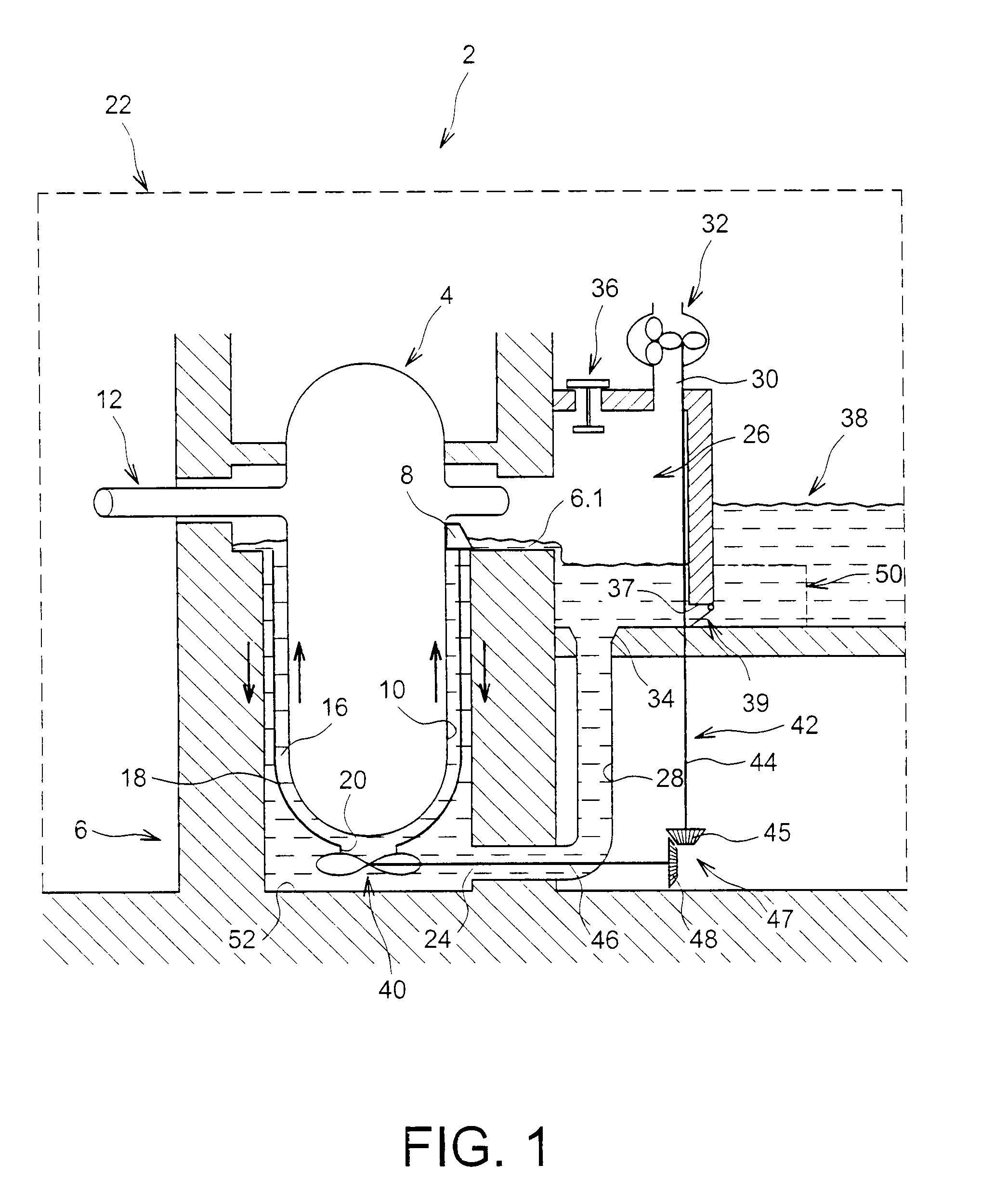 Nuclear reactor with improved cooling in an accident situation