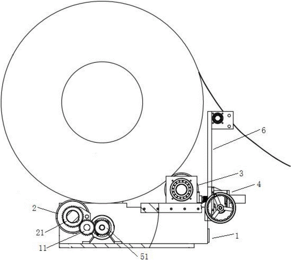 Uncoiling and discharging machine for coiled plates