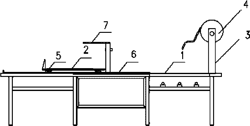 Filter paper folding device of clapboard type filter