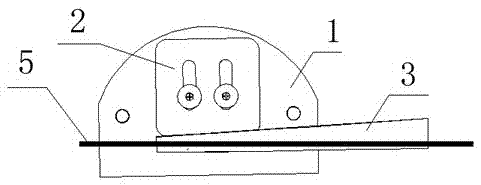 Guiding nozzle for covering machine