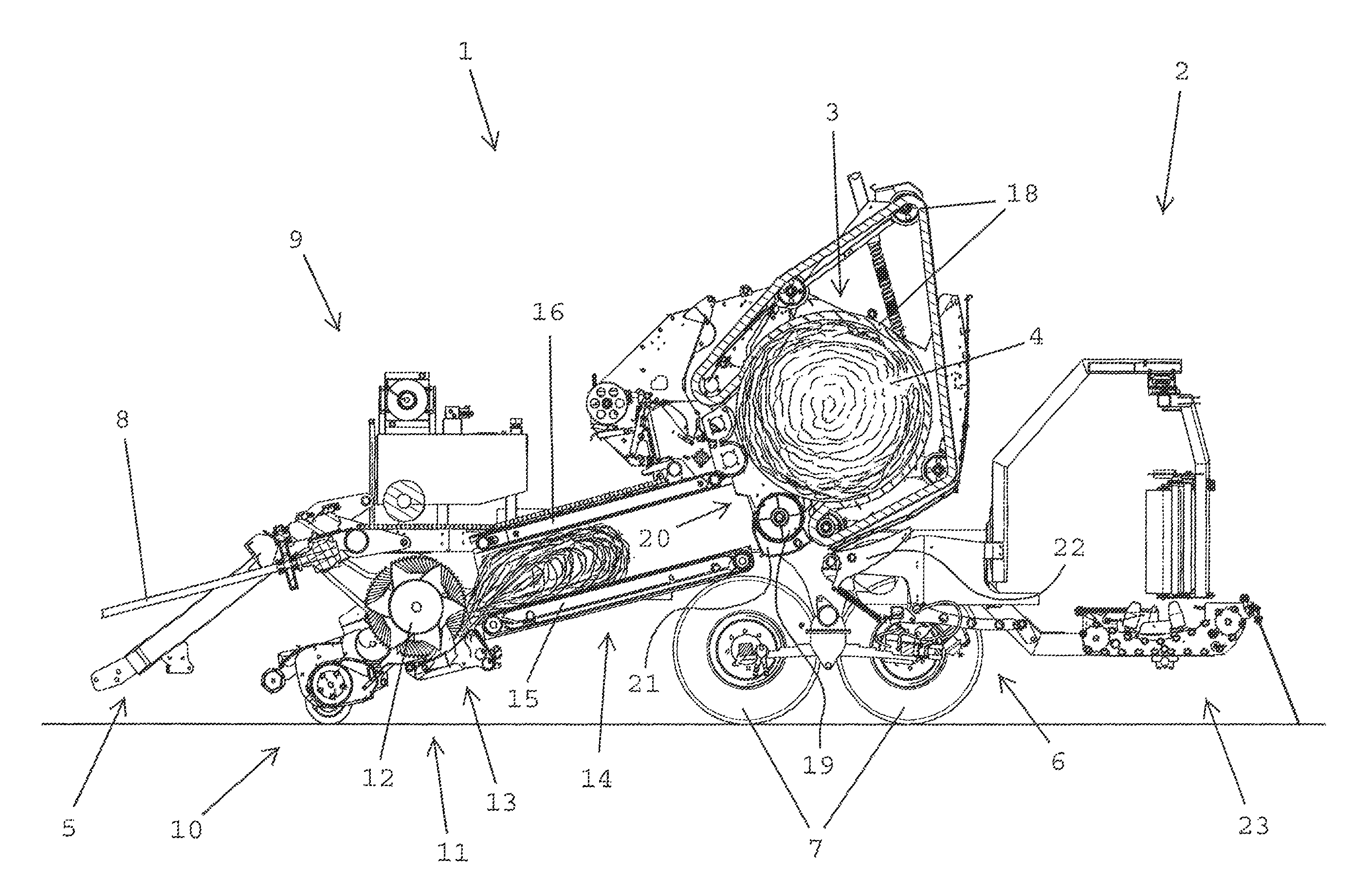 Argricultural round baler with height-adjustable shaping and pressing channel