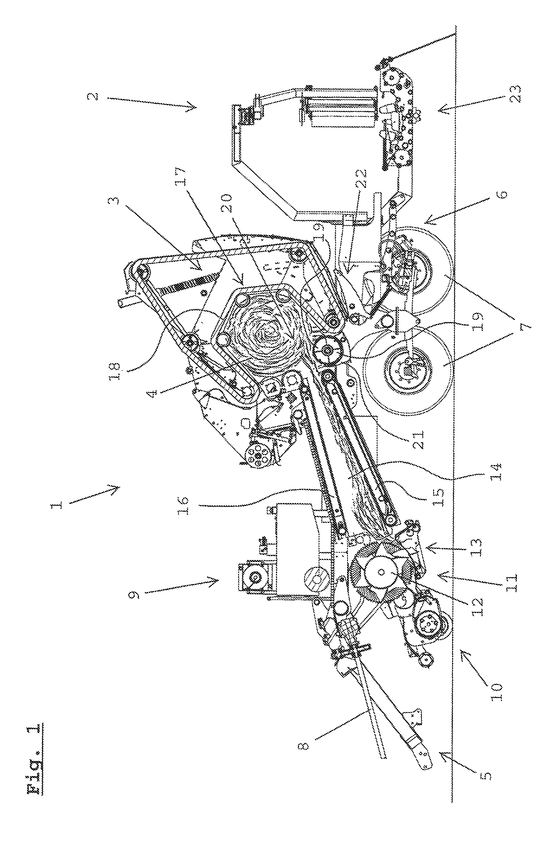 Argricultural round baler with height-adjustable shaping and pressing channel