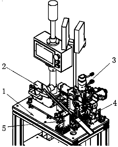 A winding machine with rotary feeding