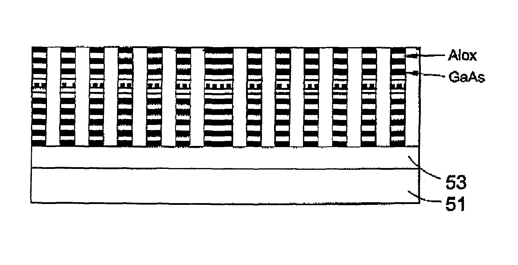 Optical device capable of emitting photons and method for its manufacture