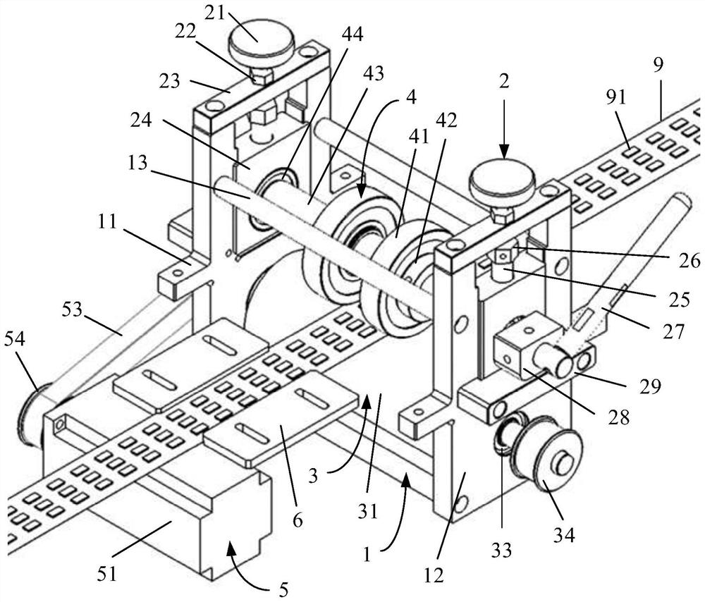 Device and method for controlling constant-speed linear feeding of coil stock