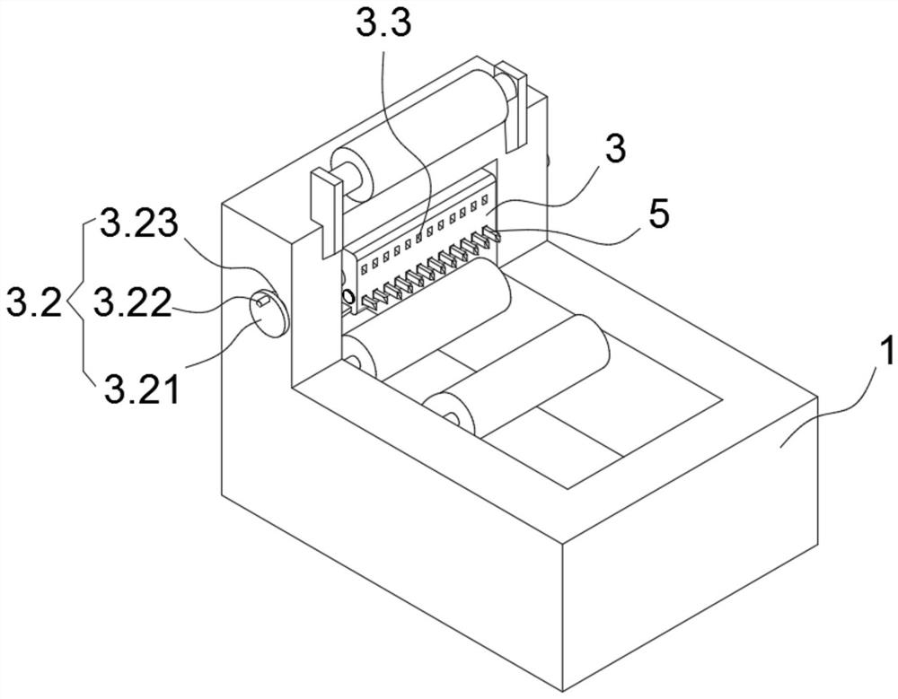 A composite non-woven fabric cutting device