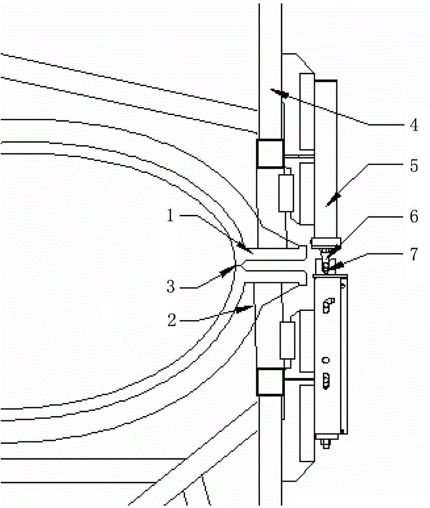 Device for locating female die of fan blade