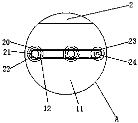 Rubber raw material pulverizing device with good pulverizing effect