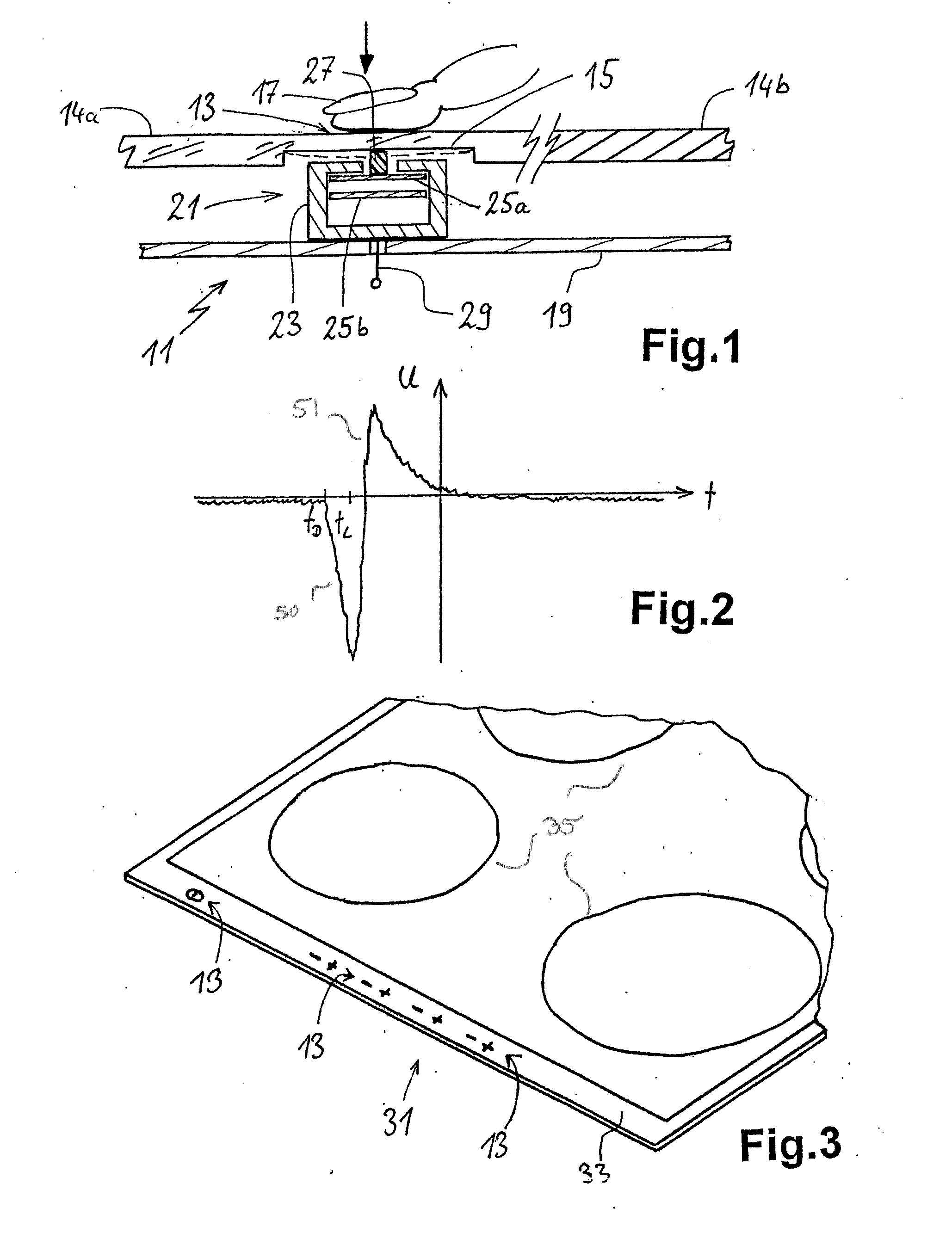 Operating device with an operating field and a sensor element for an electrical appliance and method for operating the operating device