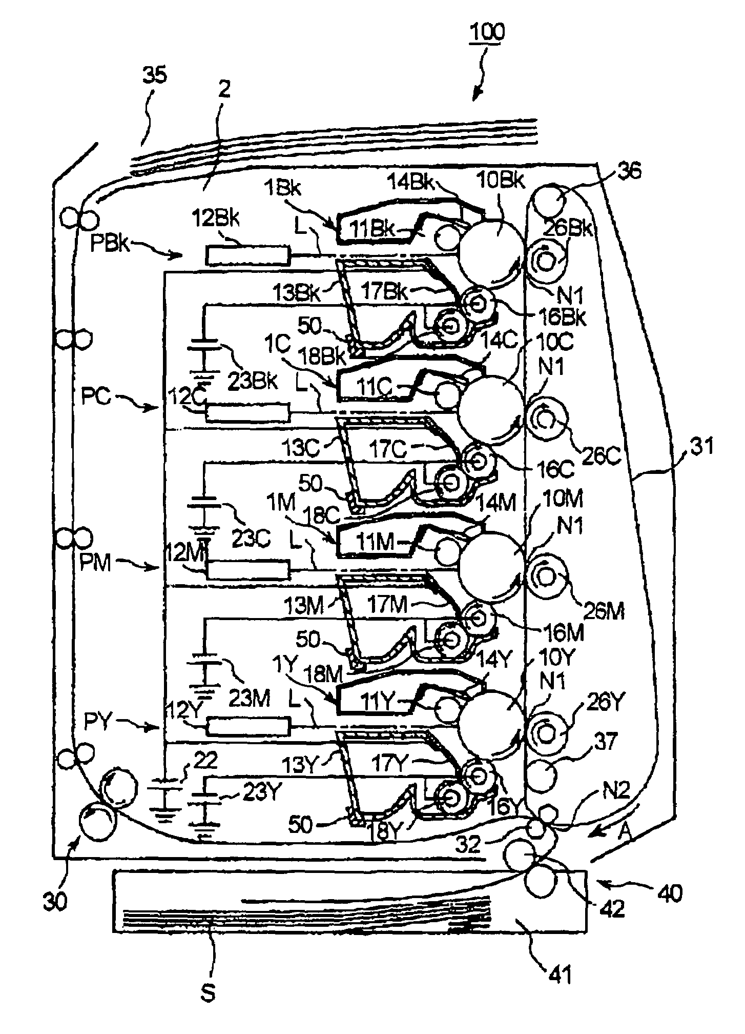 Image forming apparatus including two developer carrying members wherein potential differences between the developer carrying members and a common voltage source differ