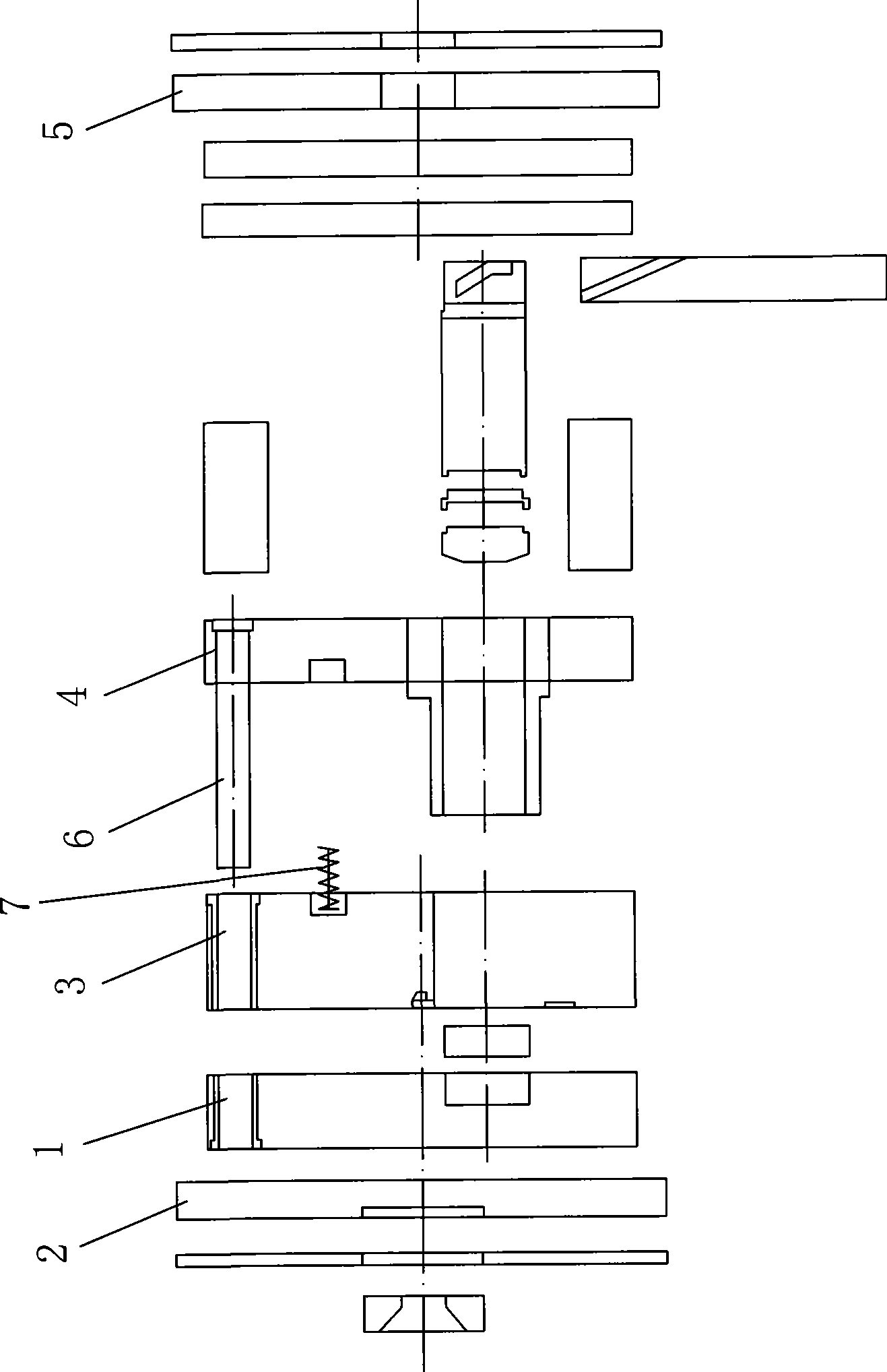 Molding process and mould for reducing internal stress in PC lens production