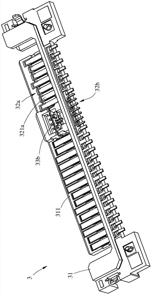 Connector set and its socket connector