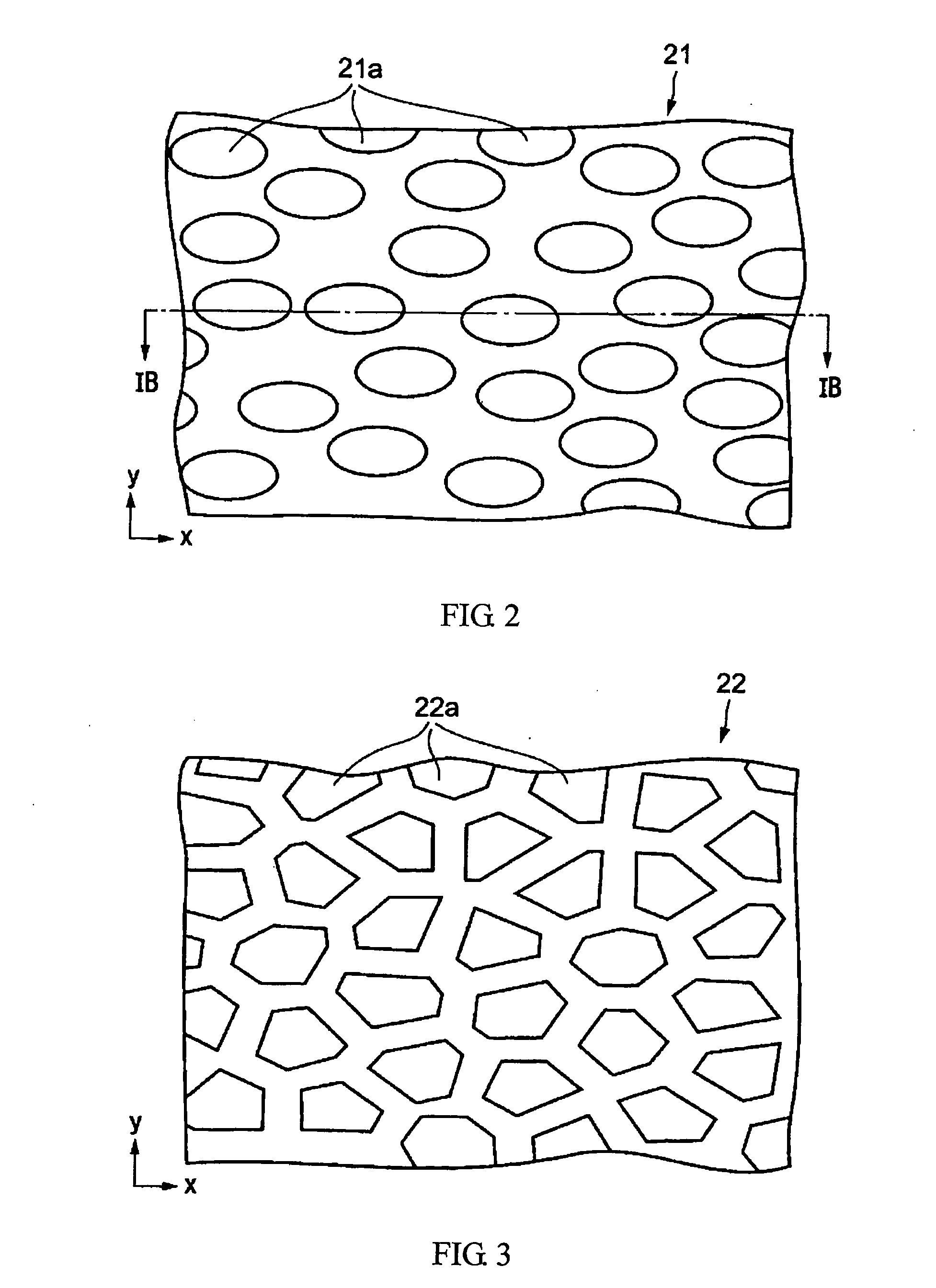 Liquid crystal display device with an anisotropically reflecting layer and  manufacturing method for the same