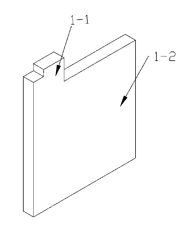 Storage battery with light side negative plates as well as lamination method thereof