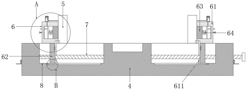 Clamping device with compensation function for flexible plastic lamp punching equipment