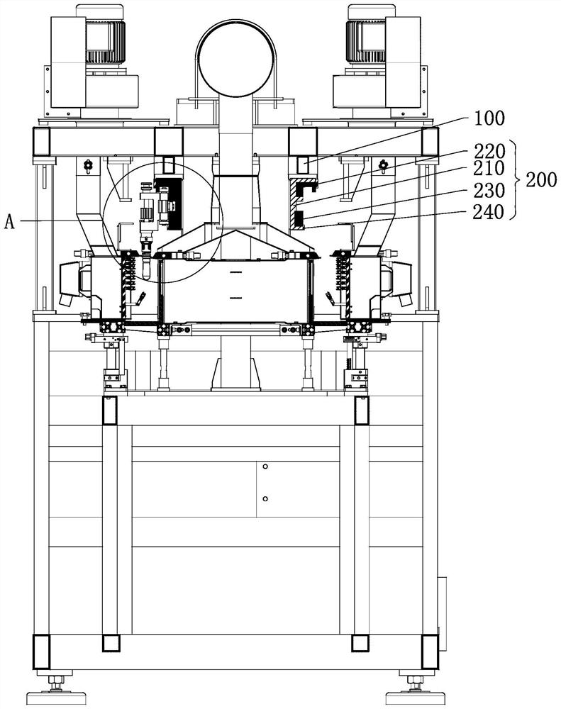 Bottle blank conveying device