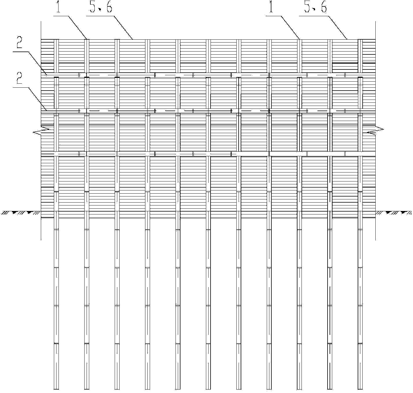 Vertical row-connected hydraulic reclamation dam structure for water areas