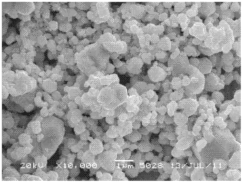 Method for preparing ultrafine silver powder by directly performing thermal decomposition on silver nitrate