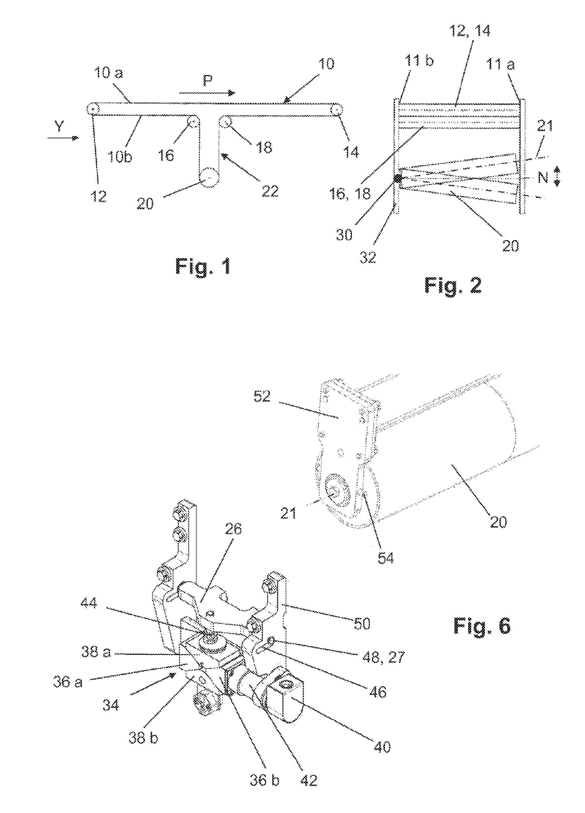 Device for regulating the linear stability of a belt