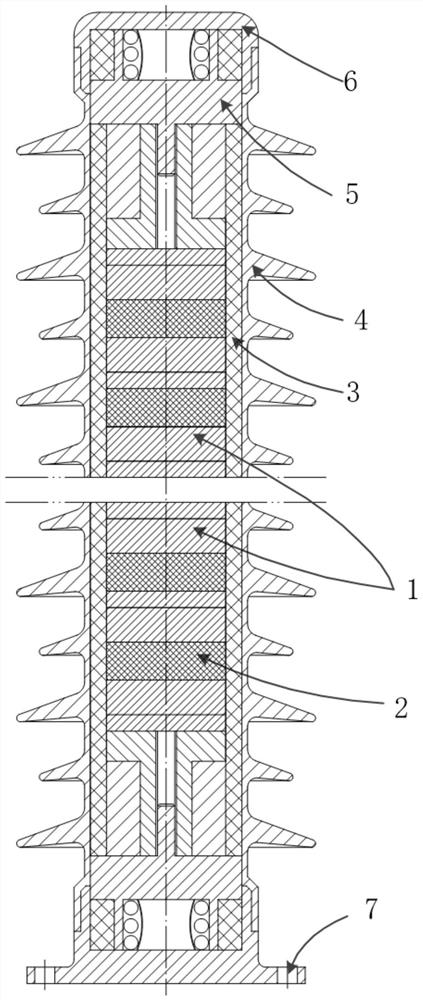 Lightning arrester for inhibiting flashover of resistor disc and assembly method of lightning arrester