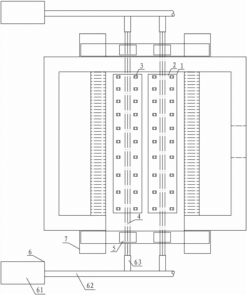 Discharge mechanism used for large-scale pretreatment device for municipal solid wastes, and waste pretreatment device
