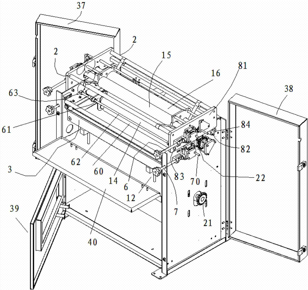 Double-sided gluing machine for chip material in photo album with glue transfer shaft