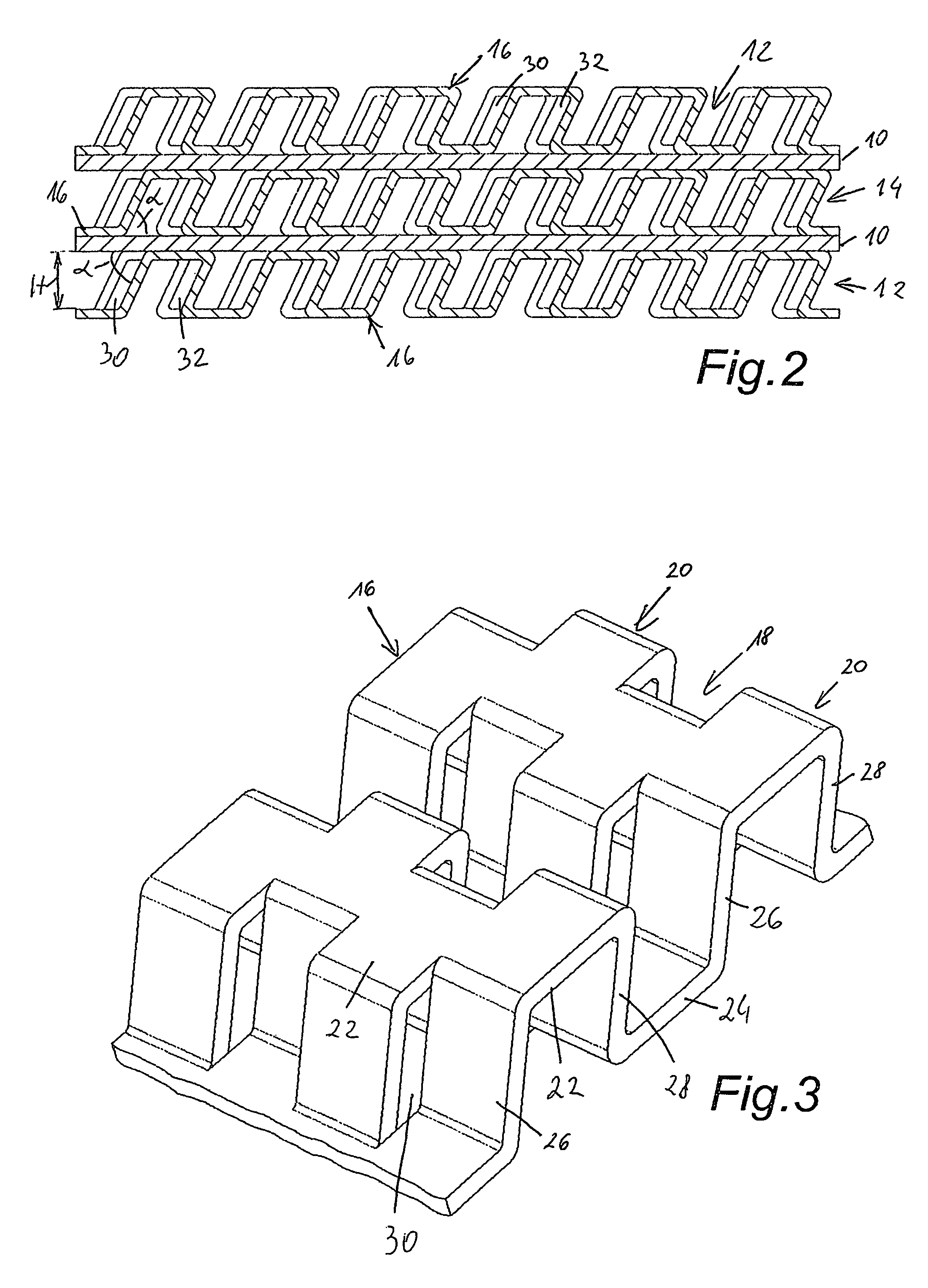 Plate heat exchanger having a turbulence generator