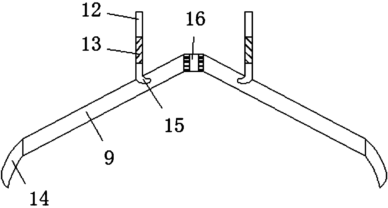 Spinning all-dimensional water spraying device