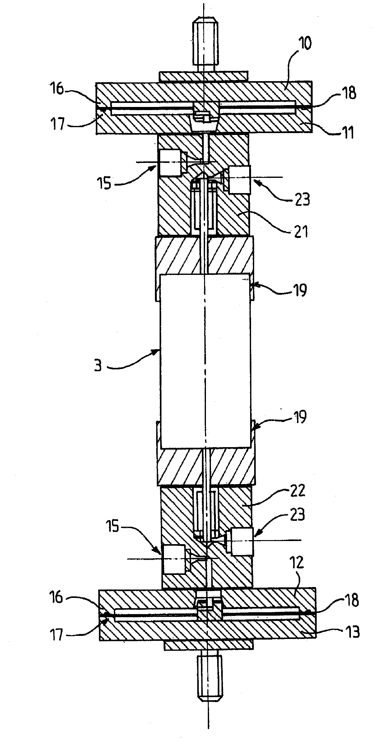 Triaxial cell for the testing of geomaterials in compression and in tension