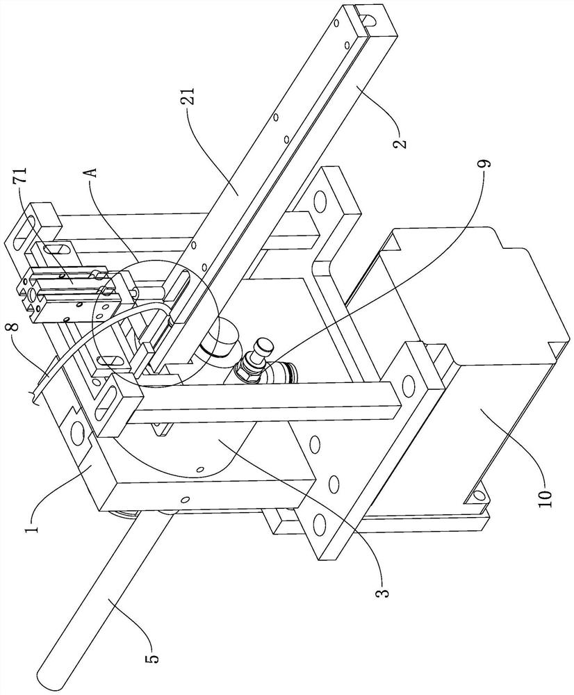 Screw distributing device