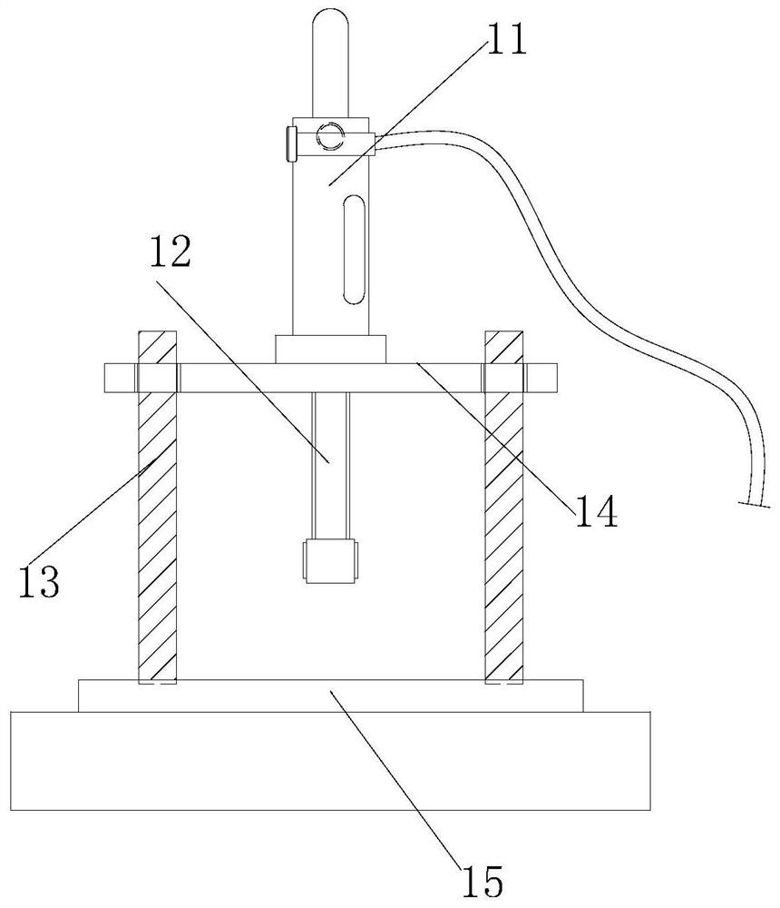 Automatic riveting machine for continuous stamping