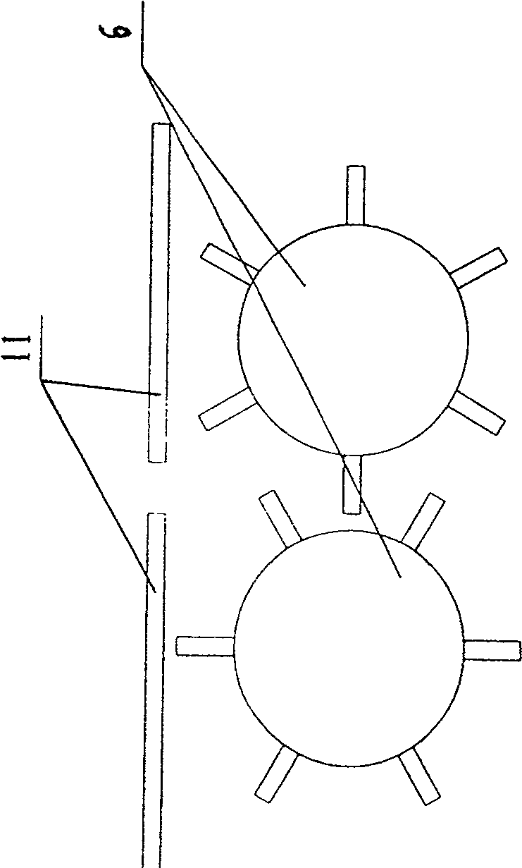 Chainless type maize harvesting and stalk returning device