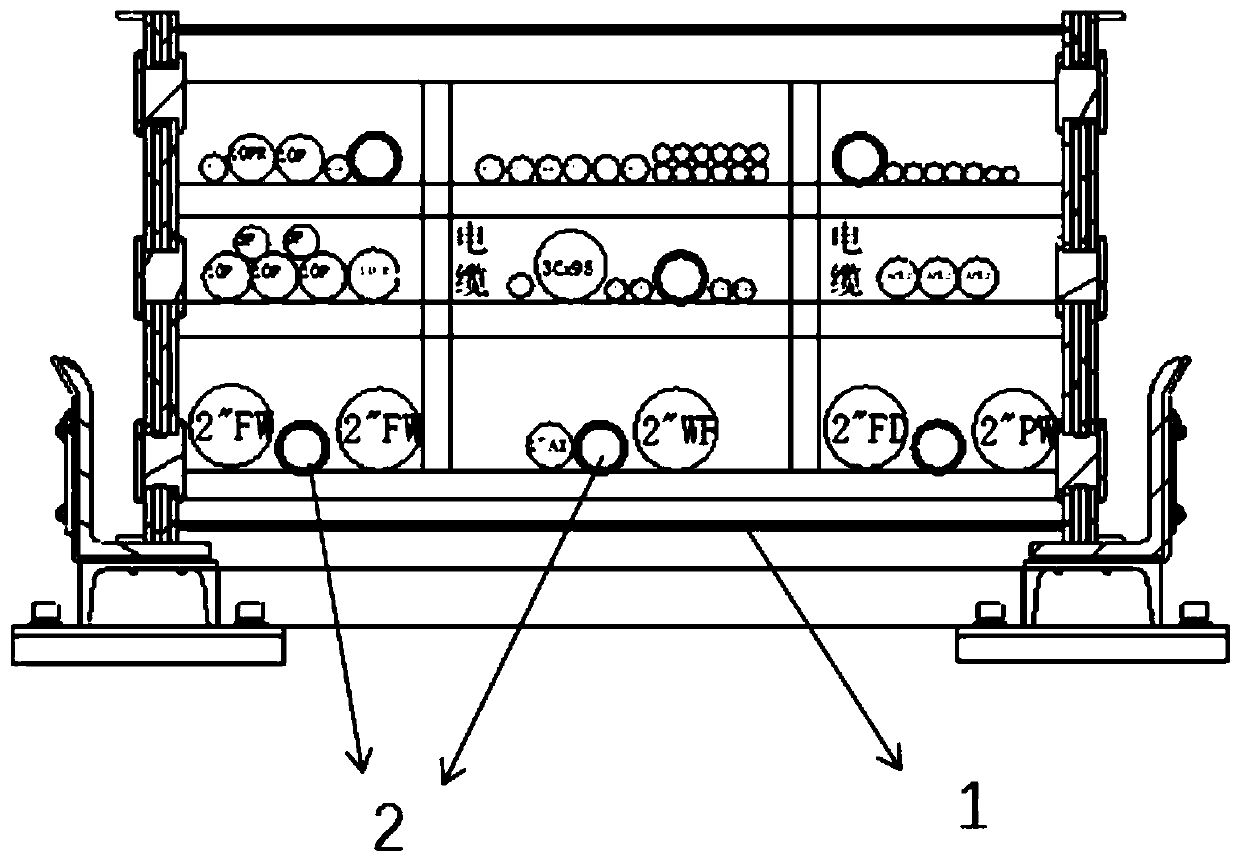 Heating device and method for closed type towing chain heat preservation