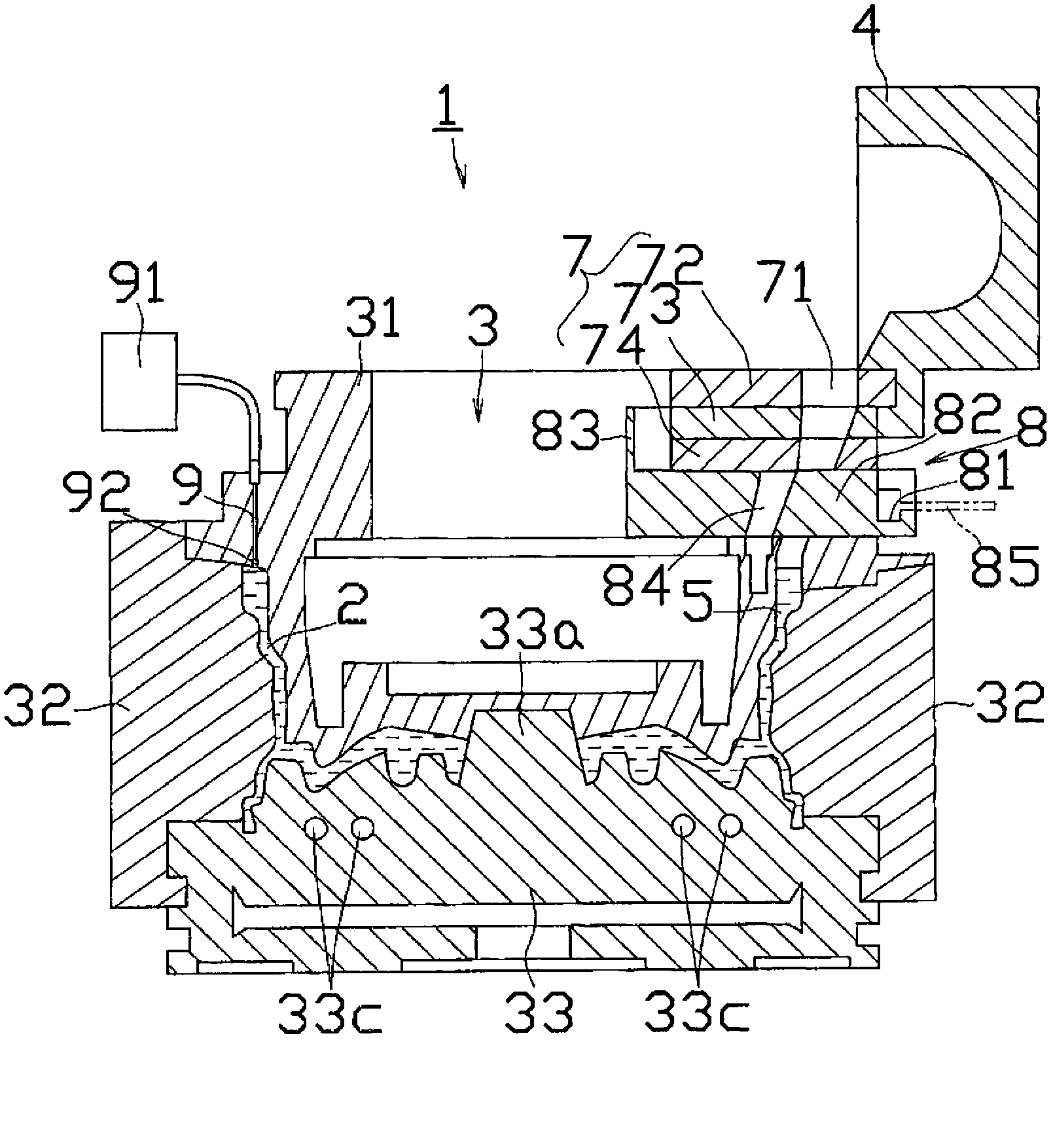 Tilt type gravity molding device