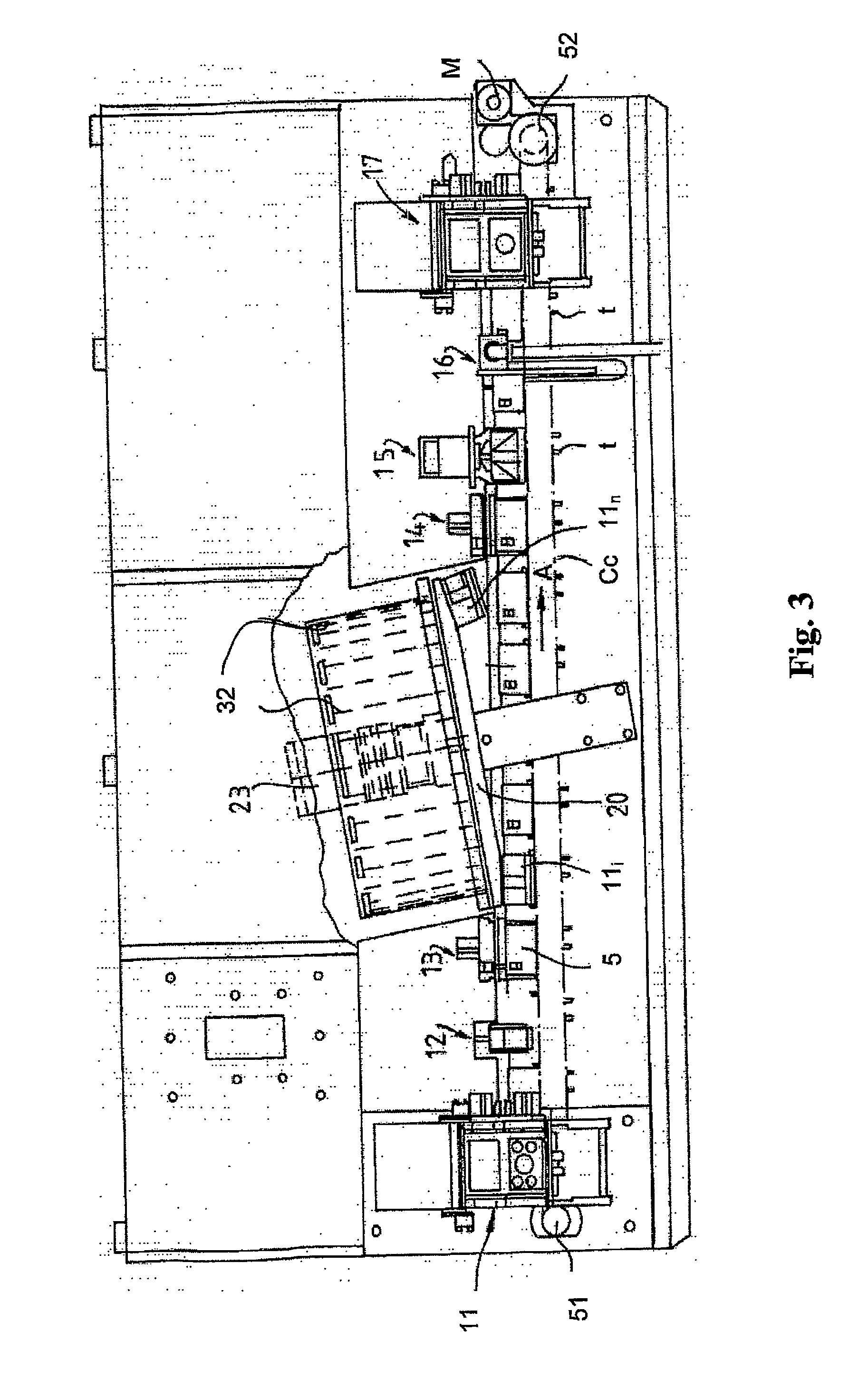 Machine for personalising chip cards at a high processing rate