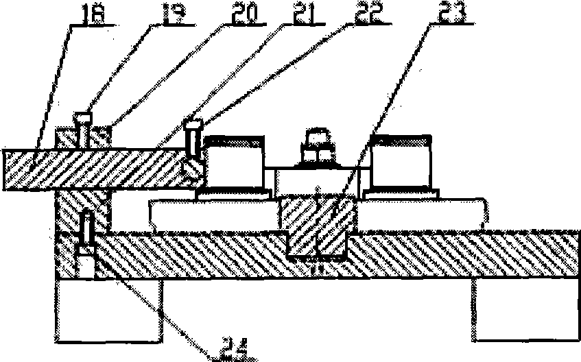 Clamping fixture for transverse alignment of multiple-boss workpiece, and transverse alignment and position method thereof