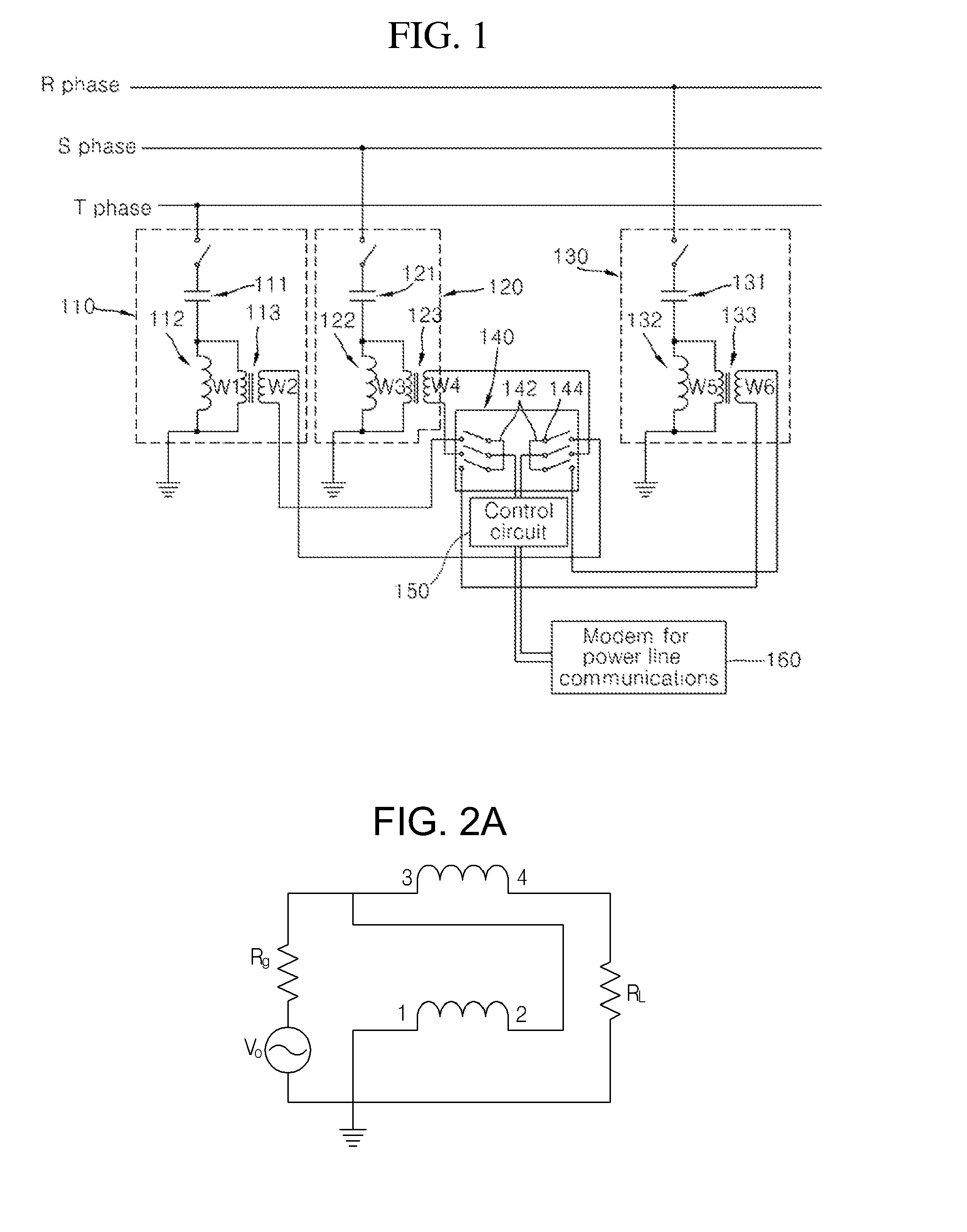 Signal coupling apparatus for power line communications using a three-phase four-wire power line