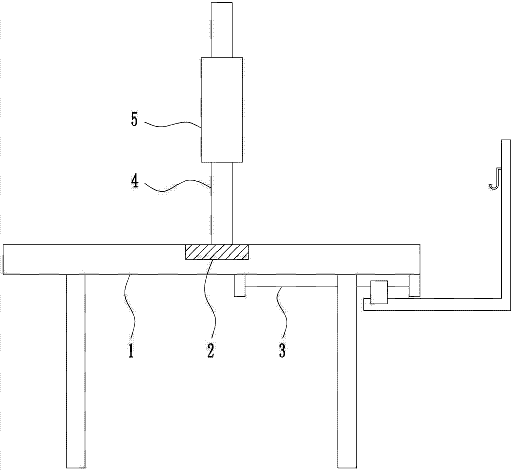 Leather cutting device for leather manufacturing