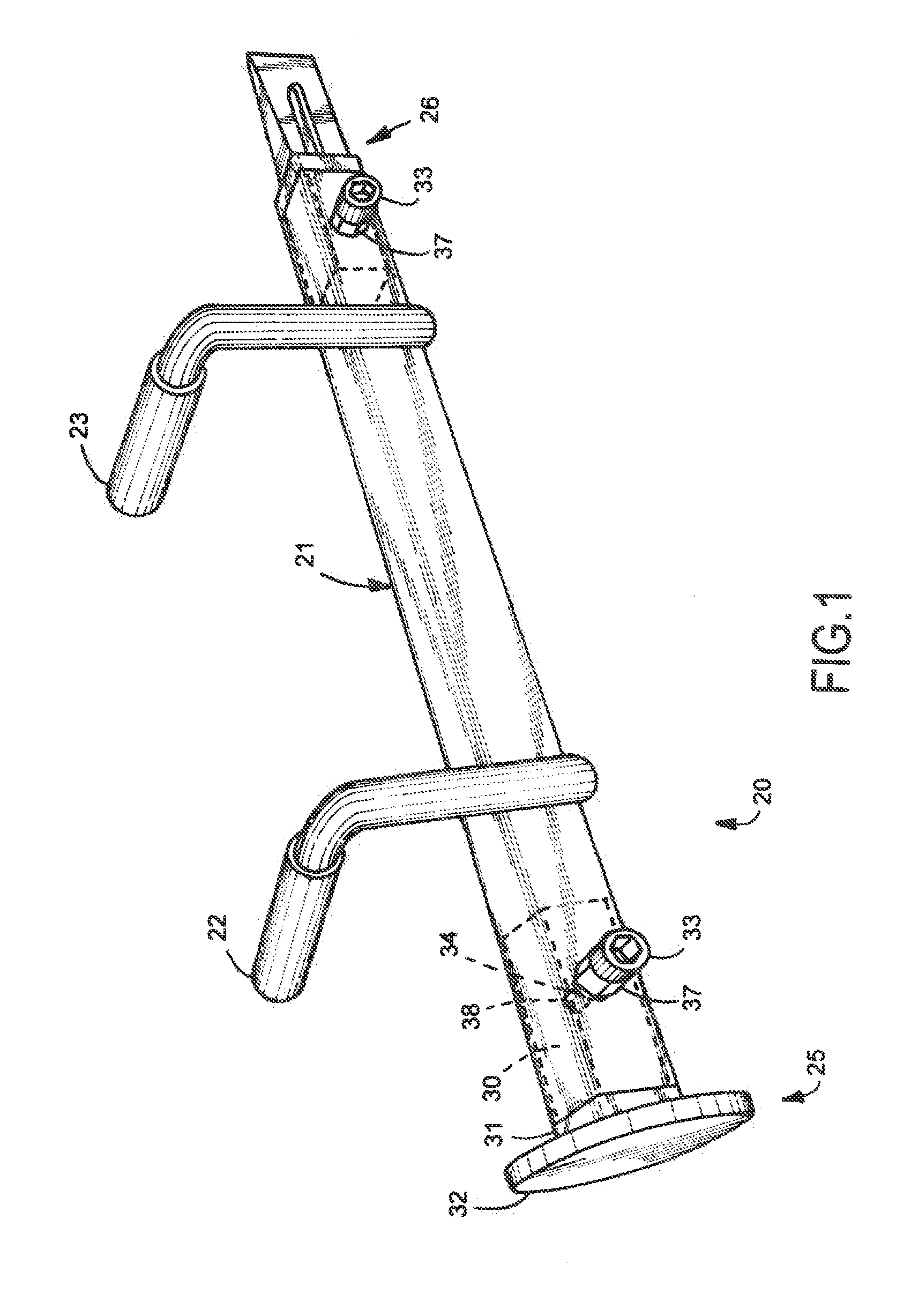 Battering ram with replaceable heads