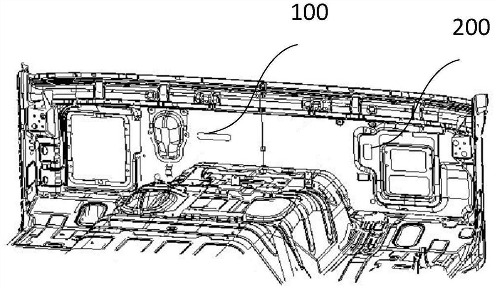 Sealing rubber sheet and commercial vehicle