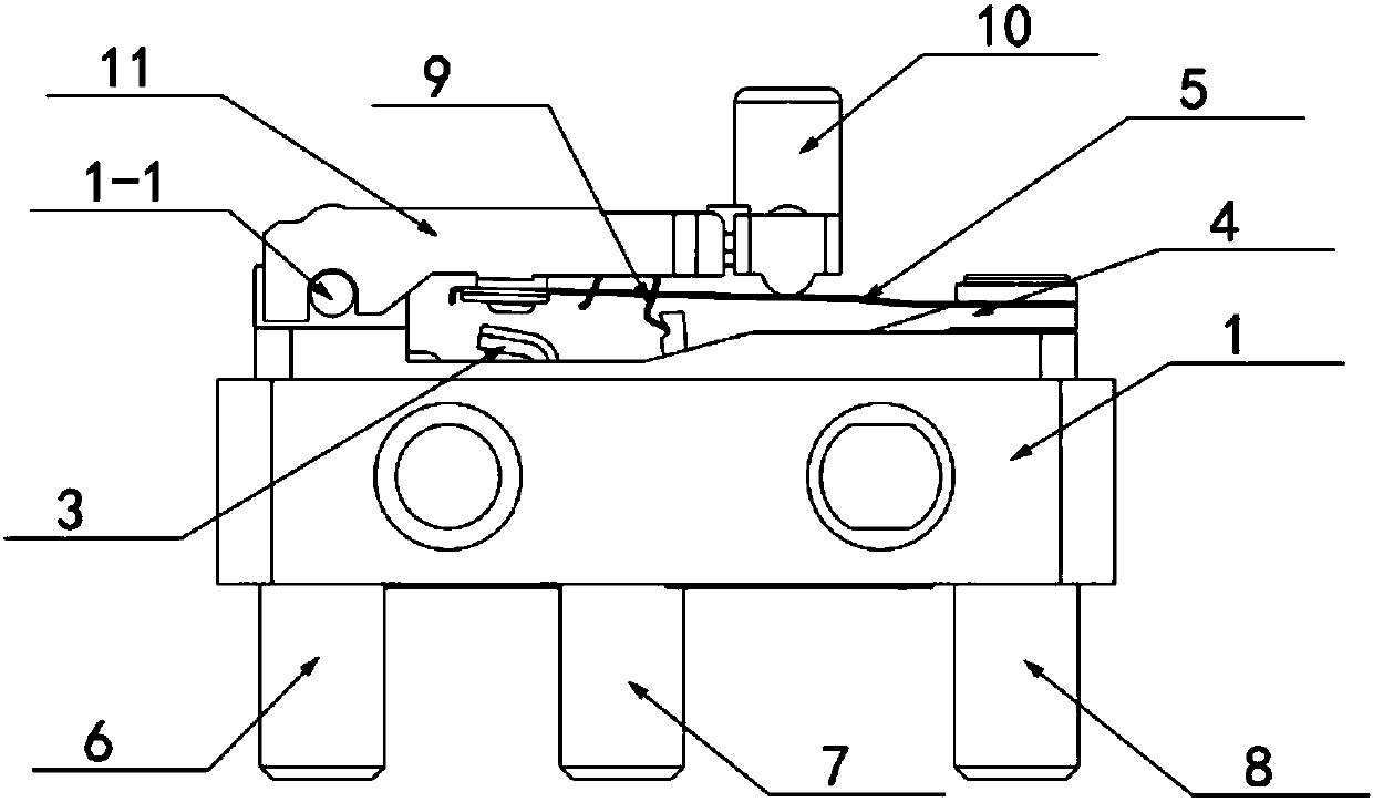 Micro switch with forced separation mechanism