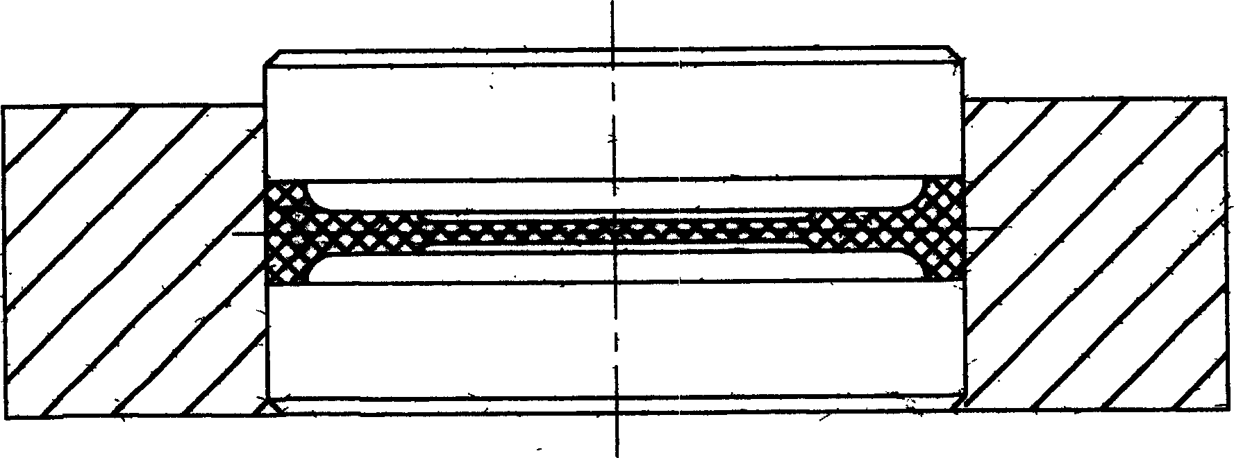 Non-trimming closed type tyre die forging technological method of middle part punched black skin kind forged piece