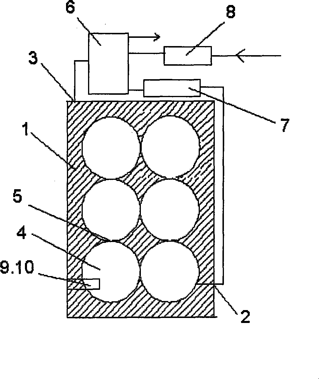 Instant electric water heater with syncretic volume and the heating method