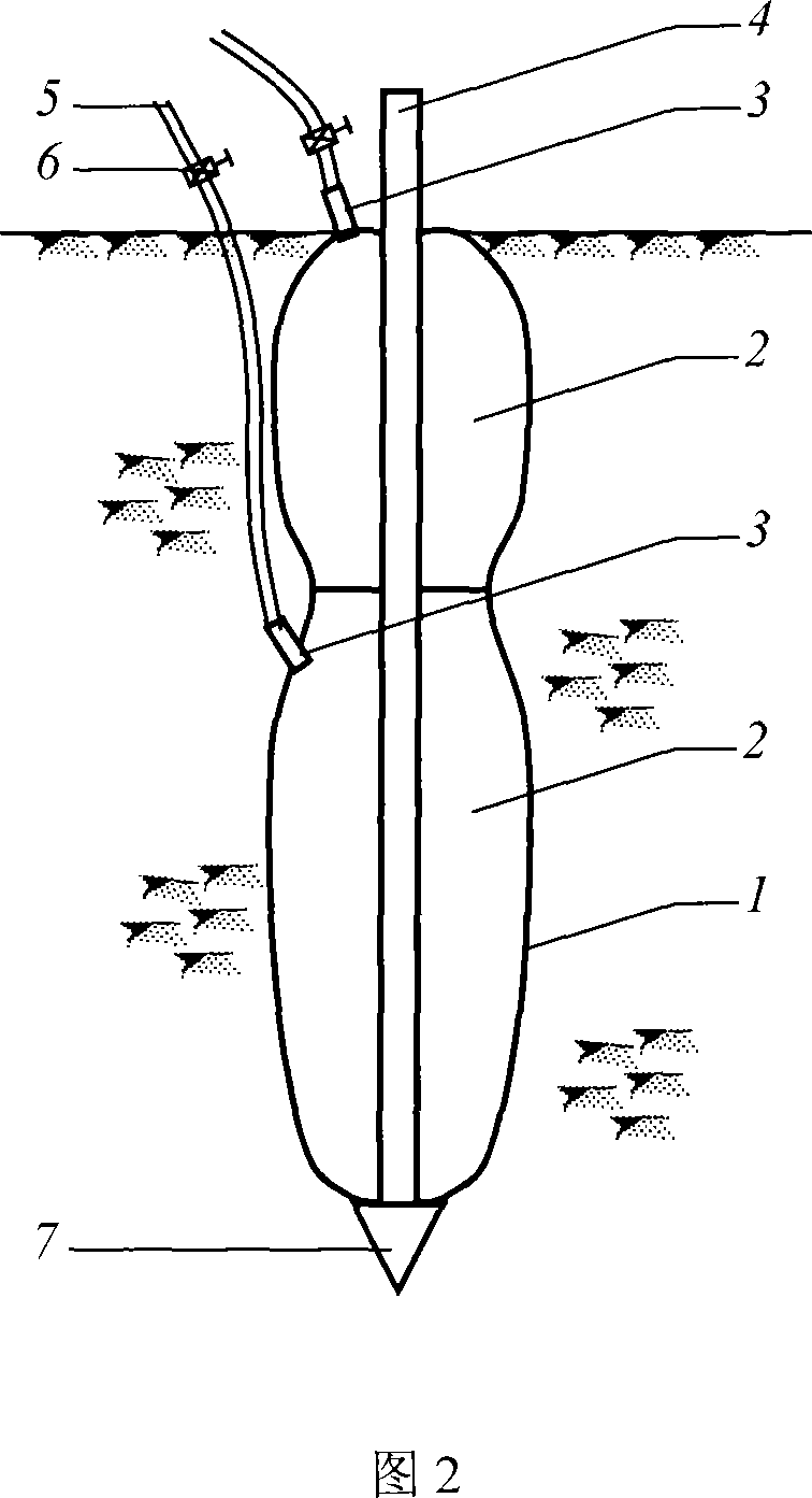 Method of reinforcing soft soil foundation by gas extrusion drainage and used gasbag