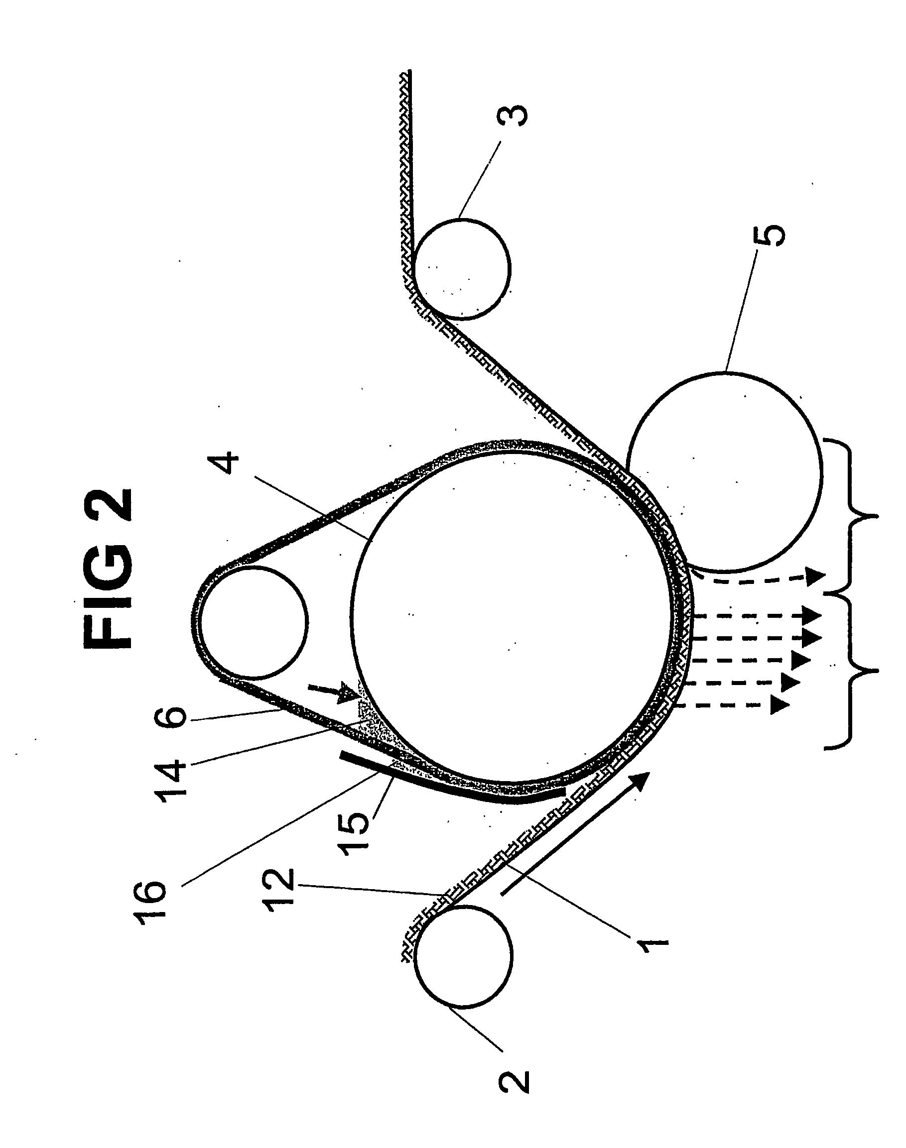 Process and arrangement for replacing intra-fiber liquid in fibers with a replacement liquid