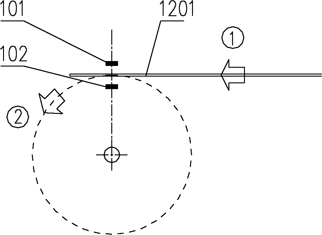 Strip medium strapping mechanism and strapping method