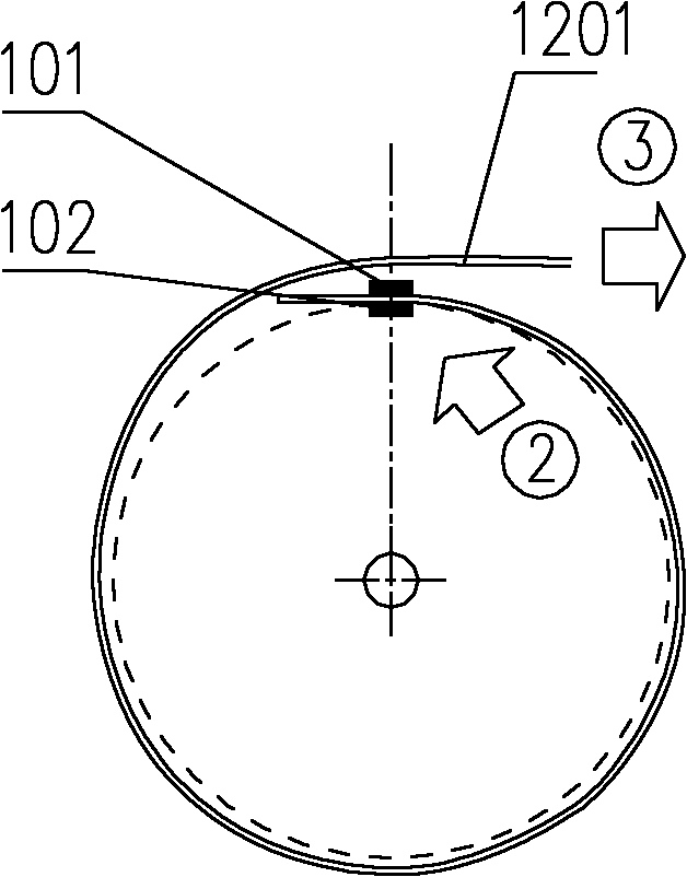 Strip medium strapping mechanism and strapping method