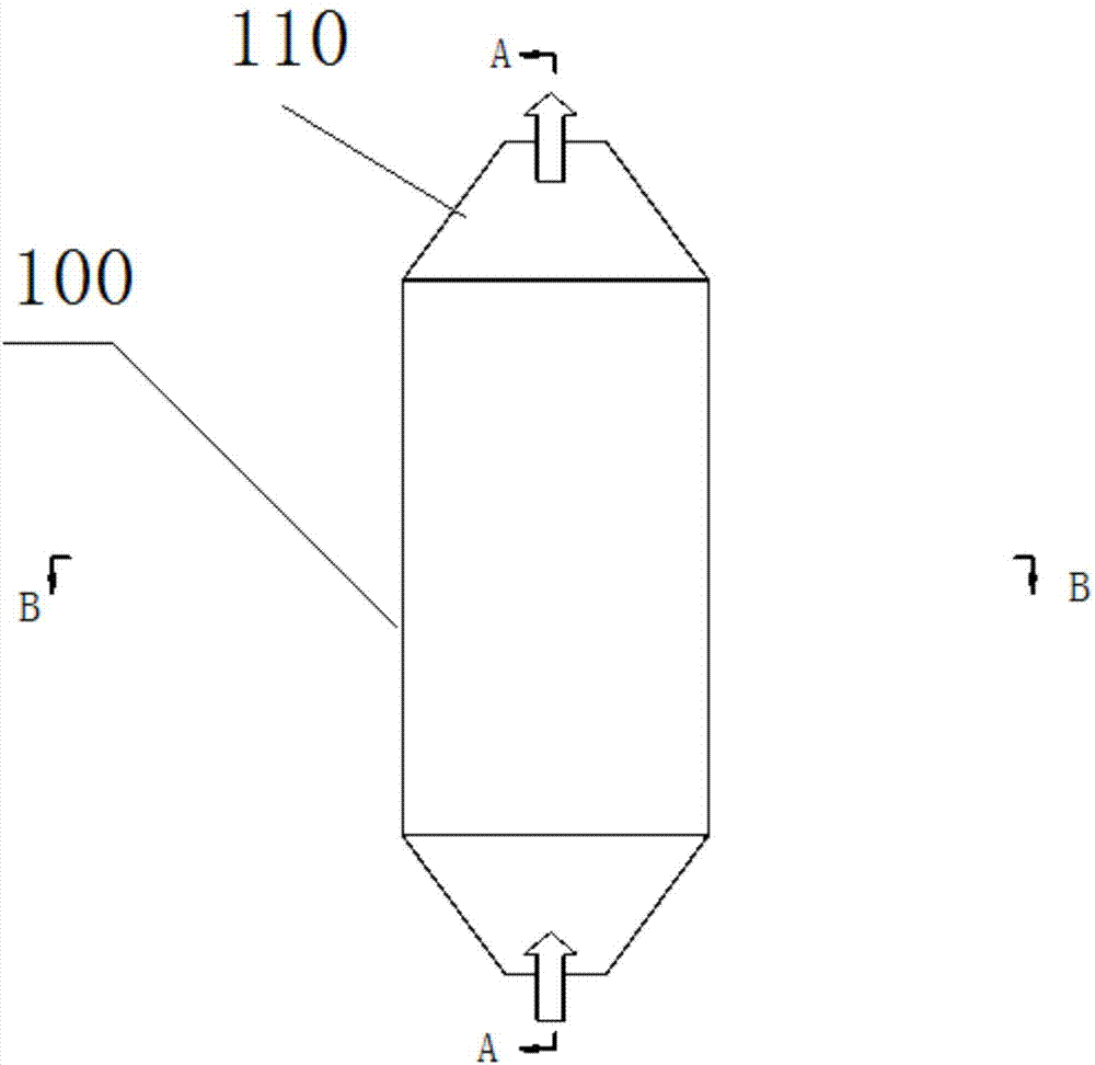 Acoustic wave agglomeration chamber for PM2.5 particulate matters in industrial flue gas and emission reducing device thereof