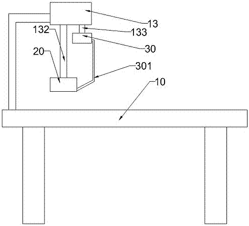 Pressing plate type wood cutting device for papermaking