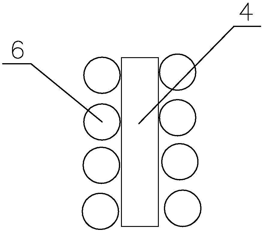 Glass chip clearing device used for glass forming machine